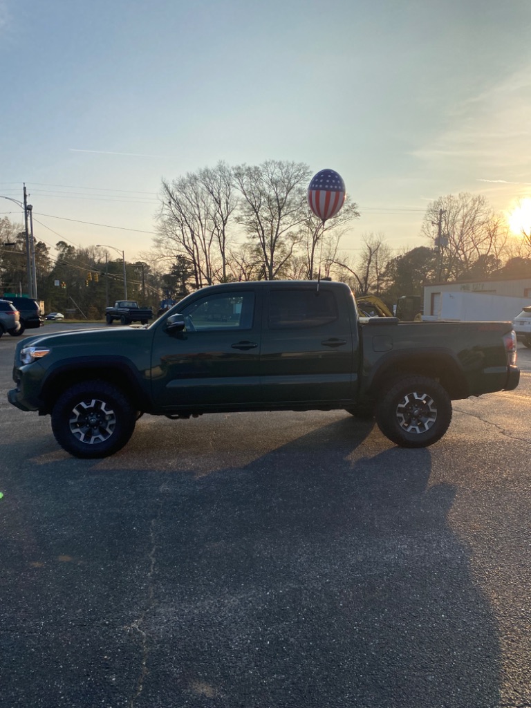 2022 Toyota Tacoma TRD Off Road's photo